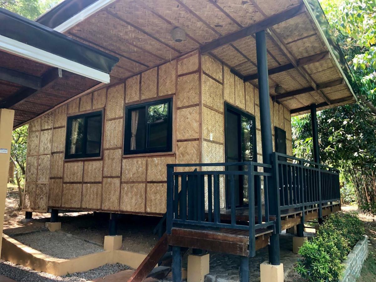 Bagac Native House With Beautiful Poolヴィラ エクステリア 写真